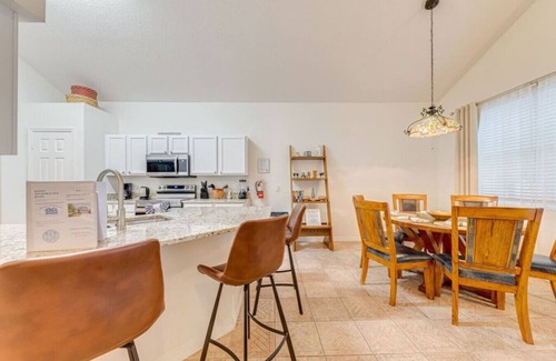 Thousand Oaks House | Beautiful Lake View Pool House Brand new Hot Tub
