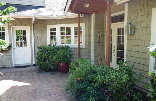 Silver Beach House | Beautiful lake-view home. Gourmet kitchen, comfortable inside and out.