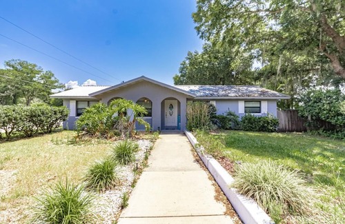 Summerfield House | Beautiful Lake Weir lakefront 2/2 house with private dock, beach, huge yard.