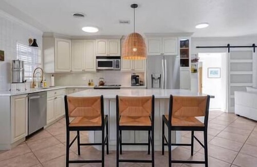 Altamonte Springs House | Beautiful Lakefront Gem ~ Pool ~ Fishing ~ 5 Star Location