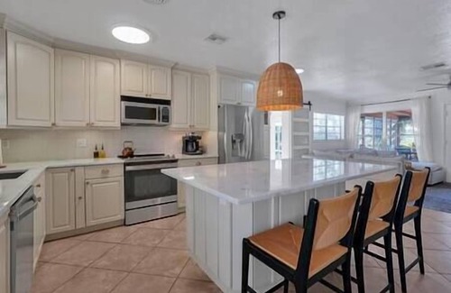 Altamonte Springs House | Beautiful Lakefront Gem ~ Pool ~ Fishing ~ 5 Star Location