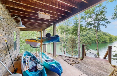 Maynardville House | Beautiful lakefront house with full kitchen, private dock, & hot tub
