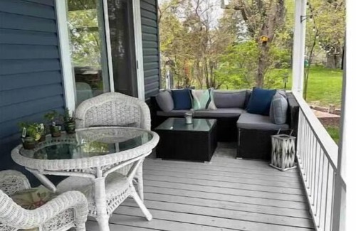 Leamington Cottage | Beautiful Lakefront Cottage near Point Pelee with Hot Tub and Bunkie