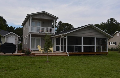 Summerton House | Beautiful Lakefront Home, Sleeps 10, Comfy with Great Porch