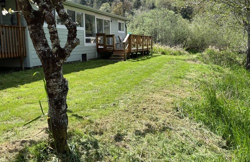 Lakeside House | BEAUTIFUL LAKEFRONT HOME with its own private boat ramp to launch your boat !