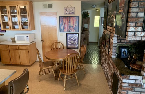 Nice House | Beautiful Lakefront Home SUN-THUR AUGUST 10% off nightly rate for 4 night stays