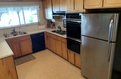 Nice House | Beautiful Lakefront Home SUN-THUR AUGUST 10% off nightly rate for 4 night stays