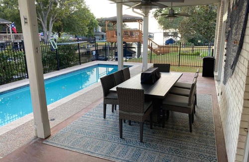 Willis House | Beautiful lakefront home with 3 bedrooms and pool