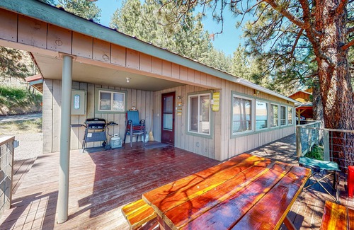 Joseph House | Beautiful lakefront house with private boat dock, washer/dryer & fireplace