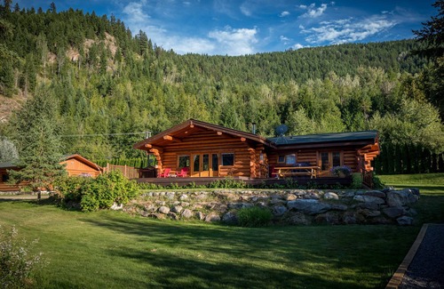 Barriere Cabin | Beautiful lakefront log cabin retreat