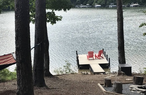 Mill Spring Cabin | Beautiful Lakefront Log Cabin with Panoramic View. Near all Local Attractions!