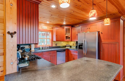Wilmington Cabin | Beautiful Lakefront Log Cabin 15 Minutes from Mount Snow