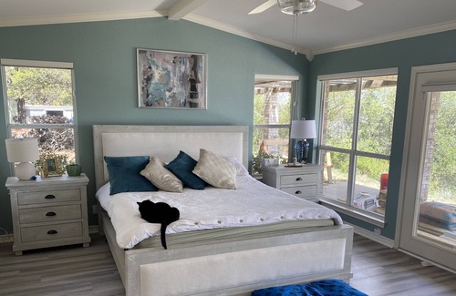 Gordon House | Beautiful Lakehouse right on the water!