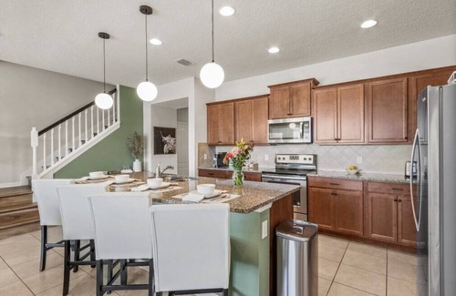 Four Corners House | Beautiful Lakeview Villa just mins from Disney w/private pool!