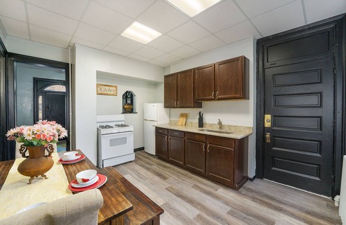 Uptown Apartment | Beautiful Large 1 bed 1 bath in Capitol Hill denver