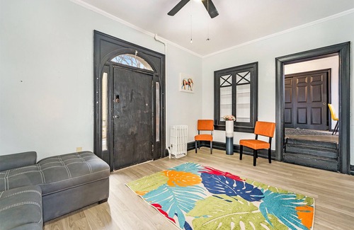 Uptown Apartment | Beautiful Large 1 bed 1 bath in Capitol Hill denver