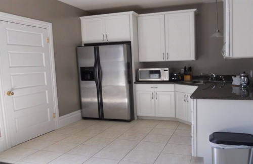 Lake Street Apartment | Beautiful large 2 Bedroom Flat Centrally Located In A Great Neighborhood.