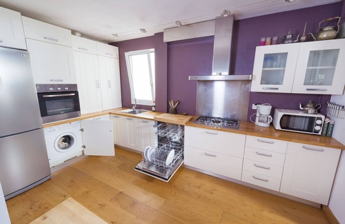 Tarifa Apartment | Beautiful large 3 bedroom apartment, terrace sea views, Wifi.