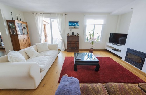 Tarifa Apartment | Beautiful large 3 bedroom apartment, terrace sea views, Wifi.