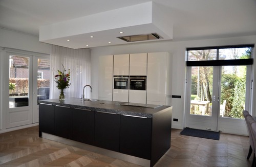 Warmenhuizen House | Beautiful, large and ground floor apartment with sunny garden. Central location!