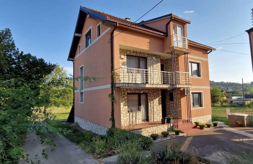 Belgrade Villa | Beautiful Large comfortable Villa set in Green Natural area of Vrcin, Belgrade