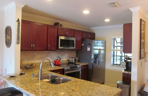 Venice Condo | Beautiful, Large Condo! Three swimming pools and Venice Beach is 6 minuets away.