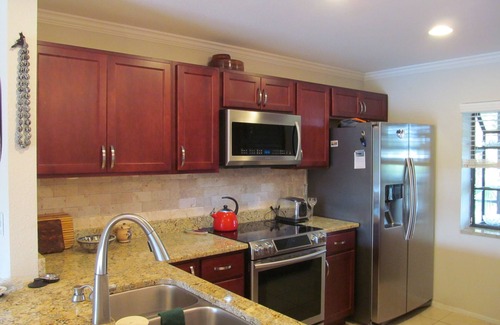 Venice Condo | Beautiful, Large Condo! Three swimming pools and Venice Beach is 6 minuets away.