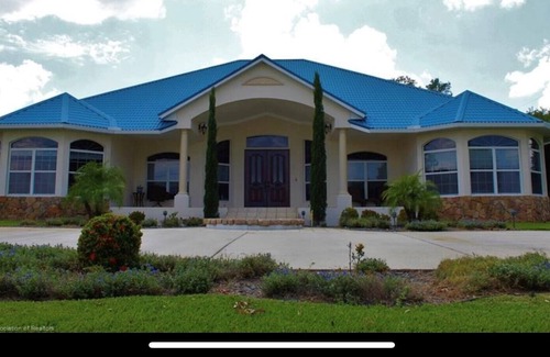 Sebring House | Beautiful large home on Lake Jackson