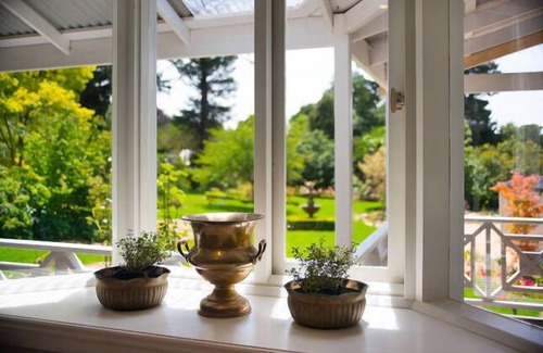 Trentham House | Beautiful Large House and stunning garden in the heart of Trentham