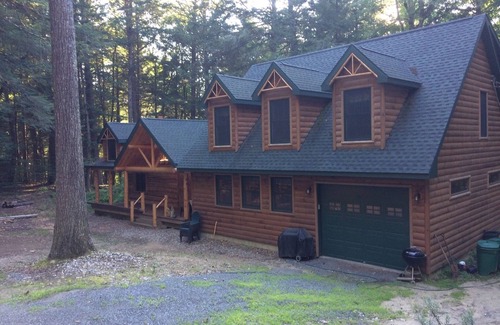 Lake Luzerne Cabin | Beautiful Large Log Cabin in the Southern Adirondacks