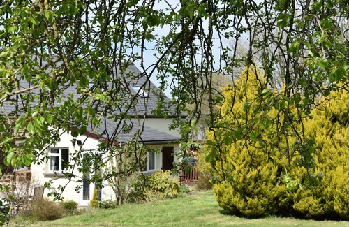 Ceauce Cottage | Beautiful, large relaxing holiday home set in beautiful rural Basse Normandy
