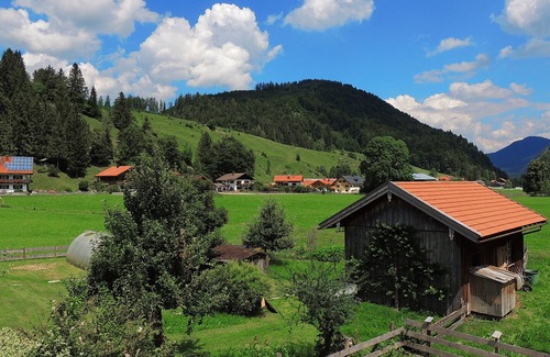 Jachenau Apartment | Beautiful large renovated vacation apartment with 3 bedrooms