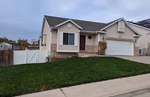 Layton House | Beautiful Large Residential Home ✔ ✔
