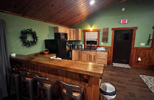 West Gardiner Apartment | Beautiful Large Studio ~ West Gardiner
