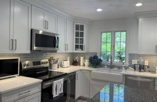 South Kingstown House | Beautiful large 4-bedroom house with AC and WiFi: South Kingstown Rhode Island.