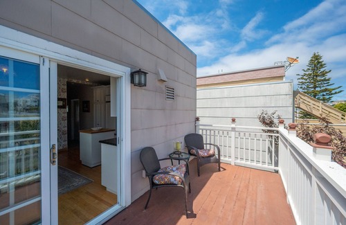 Outer Richmond Apartment | Beautiful Light Filled Spacious 1 Bedroom with Private Deck
