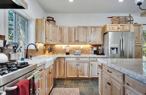 South Shore Cabin | Beautiful LODGE near Sierra At Tahoe, ON River, AMAZING Location, built 2022