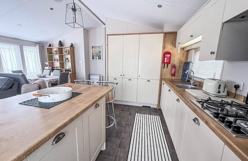 Hopton Cabin | Beautiful lodge with decking in Norfolk, at Breydon Water Park ref 10045B