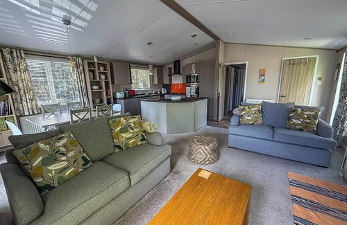 Corton House | Beautiful lodge with decking at Azure Seas in Suffolk, sleeps 6 ref 32217OG