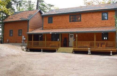 South Effingham Cabin | Beautiful log cabin on clear serene Province Lake with private beach.