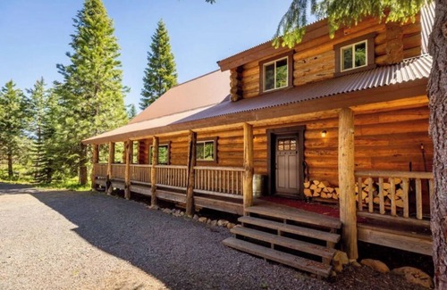 Klamath Falls Cabin | Beautiful Log Cabin in the Pines