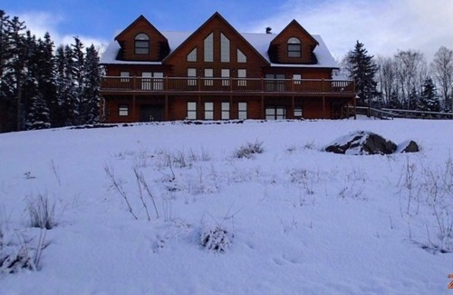 Margaree House | Beautiful Log Cabin close to beaches/Golf & Cabot Trail