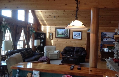 Margaree House | Beautiful Log Cabin close to beaches/Golf & Cabot Trail