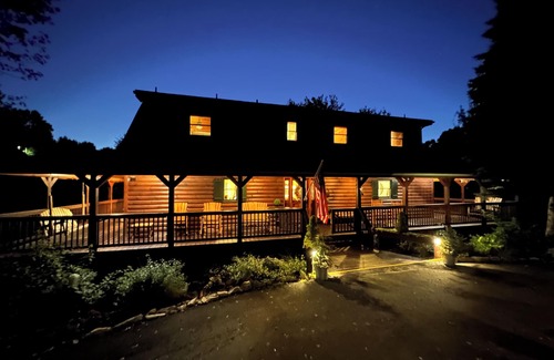 Piney Creek Cabin | Beautiful Log Cabin with Private Pond & Dock Only 2 Weekend’s Left in Oct & Nov