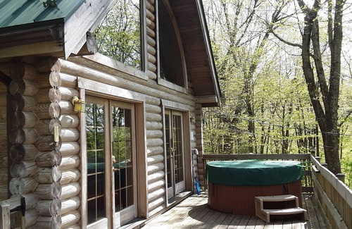 Stanley Ski Chalet | Beautiful Log Chalet, Hot Tub, Gas Grill, Secluded on 6 wooded acres. Privacy
