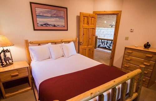 Lutsen House | Beautiful Log House On Bluff Overlooking Caribou Lake