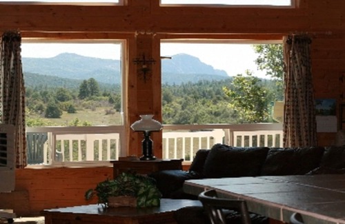 Los Ojos Cabin | Beautiful log-sided cabin in scenic Chama, New Mexico