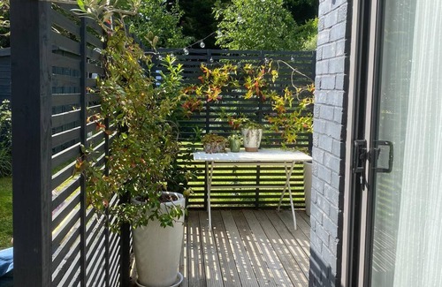Thurlow Park Apartment | Beautiful London garden room with private patio