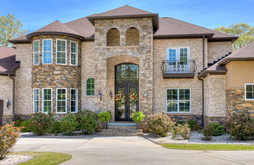 Appling House | Beautiful, luxurious 7,400 sq. ft. home located in a scenic
