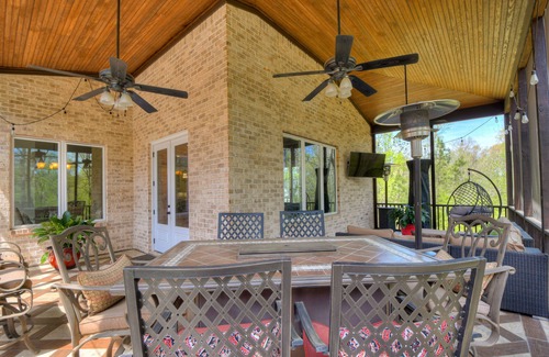 Appling House | Beautiful, luxurious 7,400 sq. ft. home located in a scenic